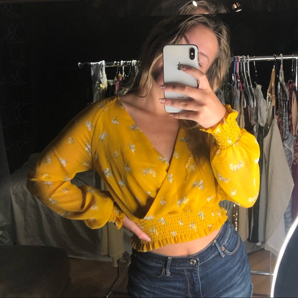 Long sleeve floral top! - Picture 3 of 4